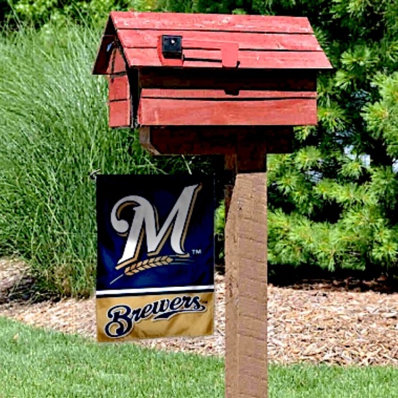 MLB MILWAUKEE BREWERS FAN FLAG NWT - Picture 2 of 8